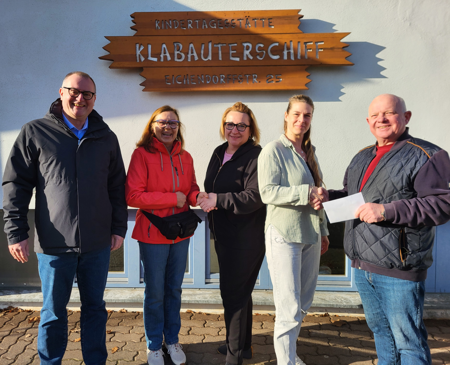 Spendenübergabe von 200€ an die Kindertagesstätte Klabauterschiff